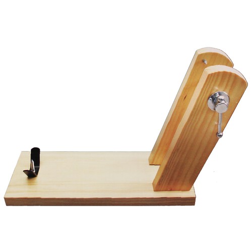 Soporte jamonero de madera con sujeción posterior de tornillo y púas superiores, 51x18x34cm. INALSA.