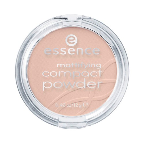 ESSENCE  tono 02 Soft beige Polvos compactos matificantes, de textura fina.