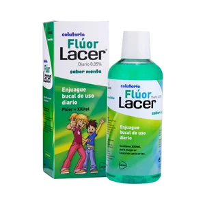 LACER Enjuague bucal de uso diario sin alcohol, con flúor y Xilitol, sabor menta 500 ml.