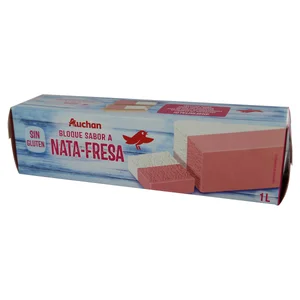 AUCHAN Bloque de helado con sabor a nata y fresa 1 l. Producto Alcampo