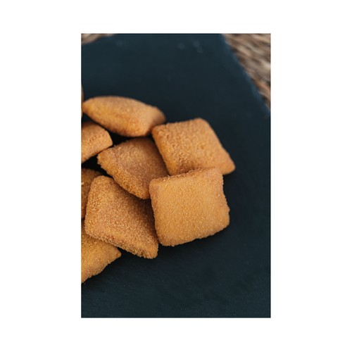 Combinan la intensidad del jamón con un relleno de queso fundente, envueltos en un empanado crujiente que garantiza una experiencia completa en cada bocado.Son un clásico imprescindible en cualquier carta, adaptado a un formato práctico que facilita su preparación y presentación.